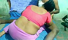 Страстен секс с индийска домакиня от село