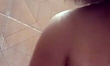 Video lucah buatan sendiri seorang Filipina yang terangsang sedang bercinta di bilik mandi