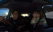 Japanische Amateurin mit großen Titten wird im Auto ins Gesicht gefickt