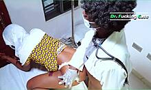 Индијска муслиманска медицинска сестра је ухваћена са великим дупетом док је јебао доктор